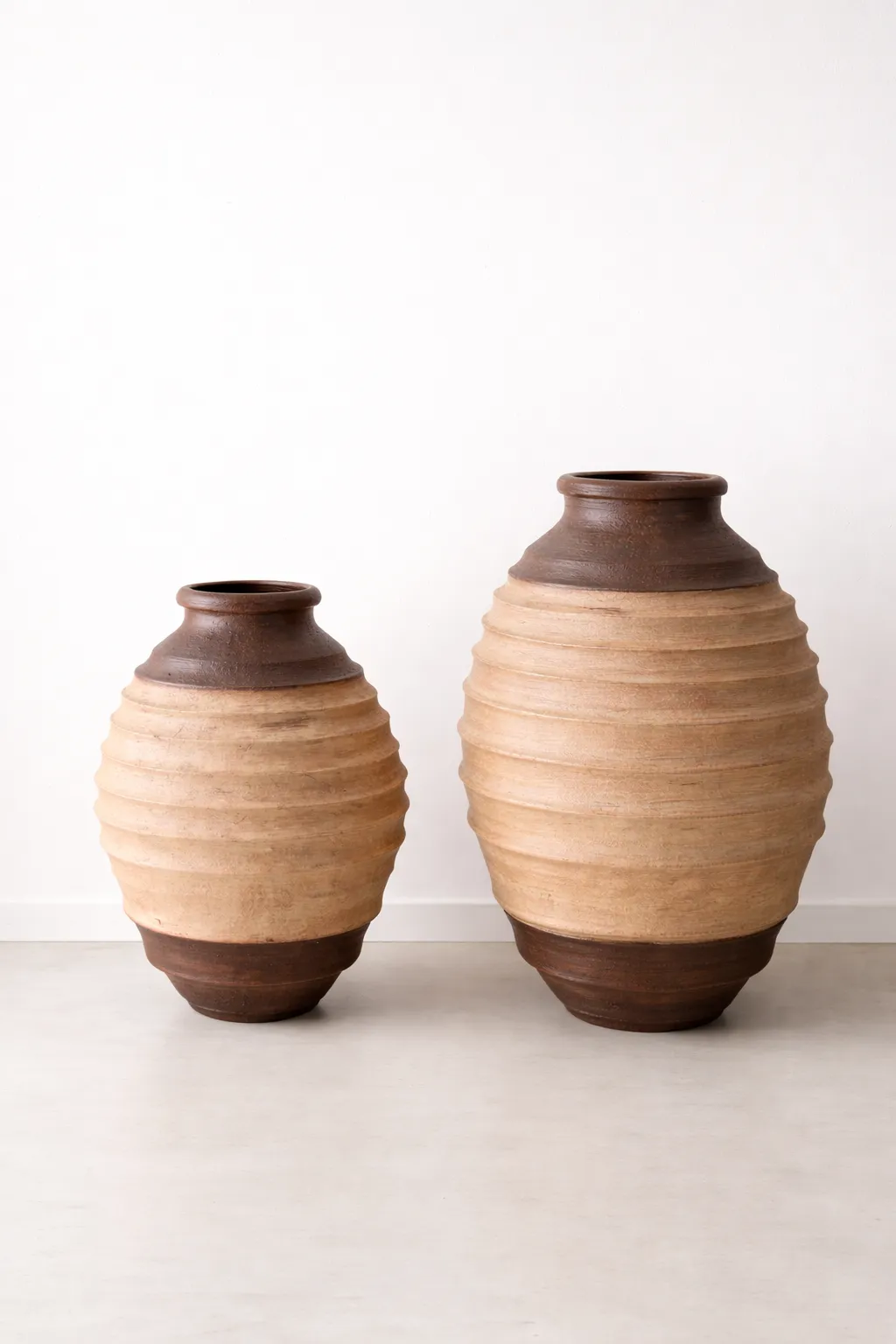Terracotta vases against white wall_22_11zon